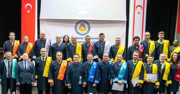 DAÜ Başarılı Akademisyenleri İçin Akademik Ödül Töreni Düzenledi